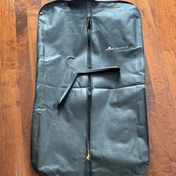 Moose Knuckles Black Travel Garment Bag with hanger - Picture 3 of 5